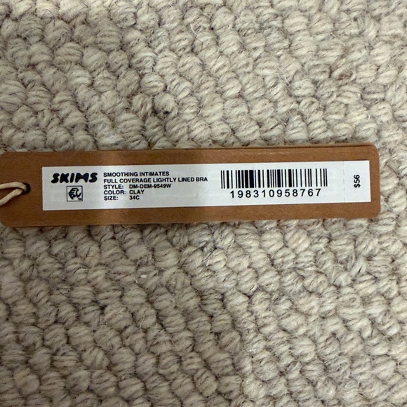 SKIMS Nude Comfort Bra - Picture 3 of 6